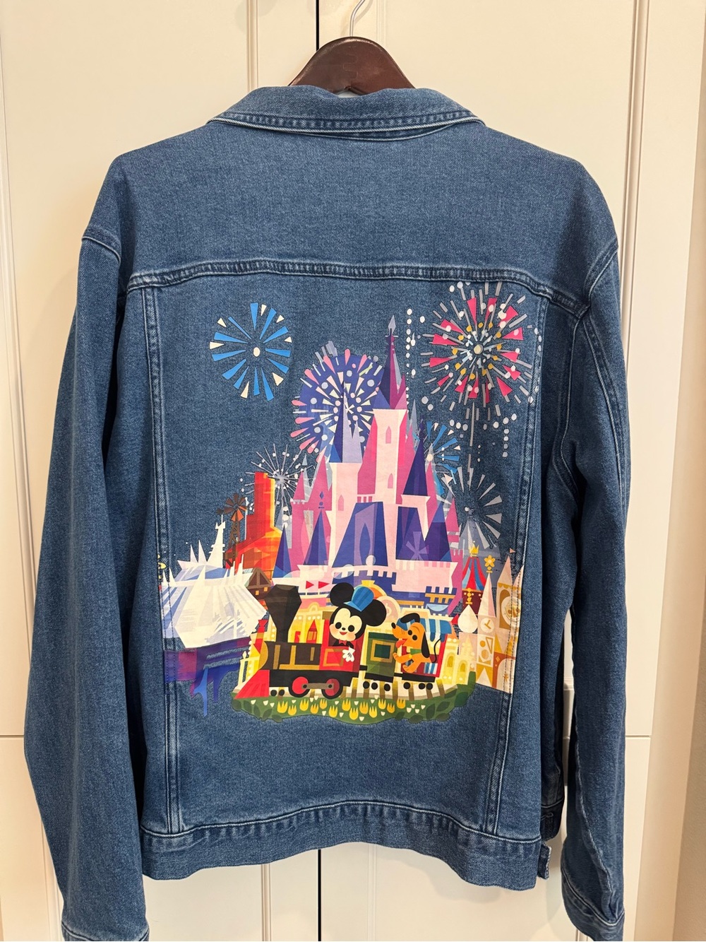 Disney Parks denim jacket Graphic Denim Jacket in Blue Size XL Like New